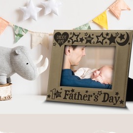 BELLA BUSTA-First Father's Day -Daddy and Me Leather Picture Frame- Laser cut and Engraved Silver Mirror Acrylic Piece Integrated (4 x 6 Horizontal (First Father's Day))