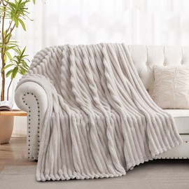 RUIKASI Fleece Throw Blanket for Sofa - Single Fluffy Beige Throws for Sofas Large, Soft Warm Blanket Throw for Couch, Luxury Decorative Ribbed Bed Blanket 130x150cm
