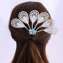 Lureme Ethnic Golden Leaf Hairpin Women Vintage Hollowed Leaves Hair Sticks for Styling Buns(hb000017-4)