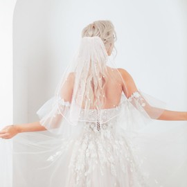 Lollanda Wedding Bridal Pearl Veil, Bridal Tulle Veil with Comb, Pearl Short Veils for Brides Shower Bachelorette Hen Night Party Girls First Holy Communion