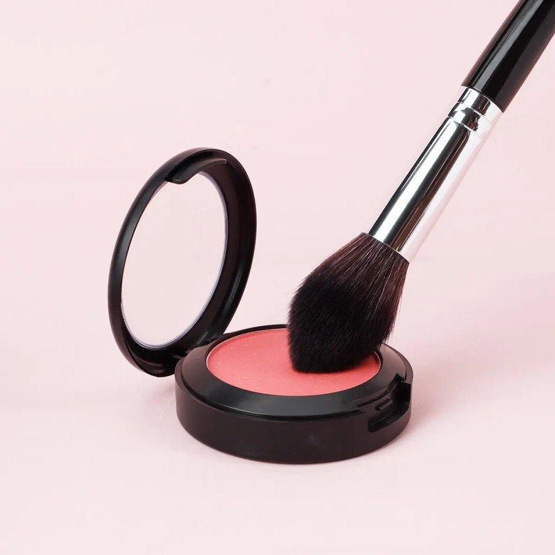 Pincel De Maquillaje Negro Con Punta Inclinada Simple