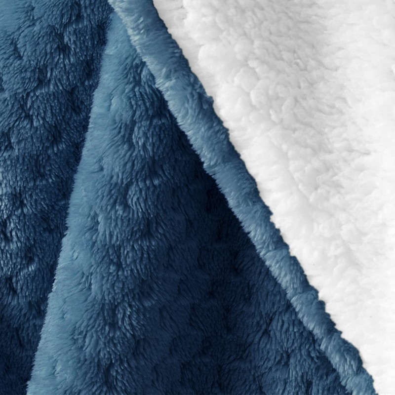 AmeliaHome Cuddly Blanket 70 x 150 cm Delicate Quilted Sherpa