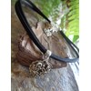 ◦•●◉✿ SCHWARZES OKTOBERFEST BAYERN DOPPEL HERZ HALSBAND ✿◉●•◦ veganes Leder,