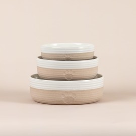 Mason Cash Hearts Paw Small Pet Bowl, 13cm Diameter, 250ml Capacity Ideal for Cats, Puppies & Small Dogs, Durable Stoneware, Dishwasher & Freezer Safe