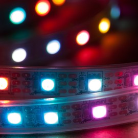 NooElec 1m 60 Pixel Adressierbar 24-Bit RGB LED Streifen, 5V, IP68 Wasserfest, WS2812B (WS2811), 4-polig JST-SM Steckverbinder fertig gelötet Zu Both Stützen