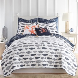 Levtex Home - Bakio Quilt Set - King/Cal King Quilt + Two King Pillow Shams - Contemporary Coastal in Navy and White - Quilt Size (106x92in.) and Pillow Sham Size (36x20in.) - Reversible - Cotton