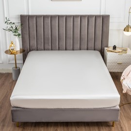 Morbuy Double Fitted Sheet Satin Silk Bed Sheets, White Fitted Sheets Deep Pocket 30 cm, Easy Care Ultra Soft Silky Fitted Bedsheets Good for Skin & Hair