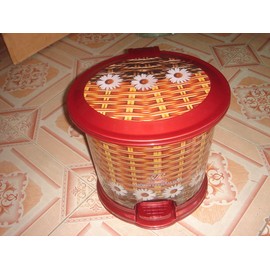 Decorative 10 L Oval Plastic Step Trash Can 13" Tall, Yellow