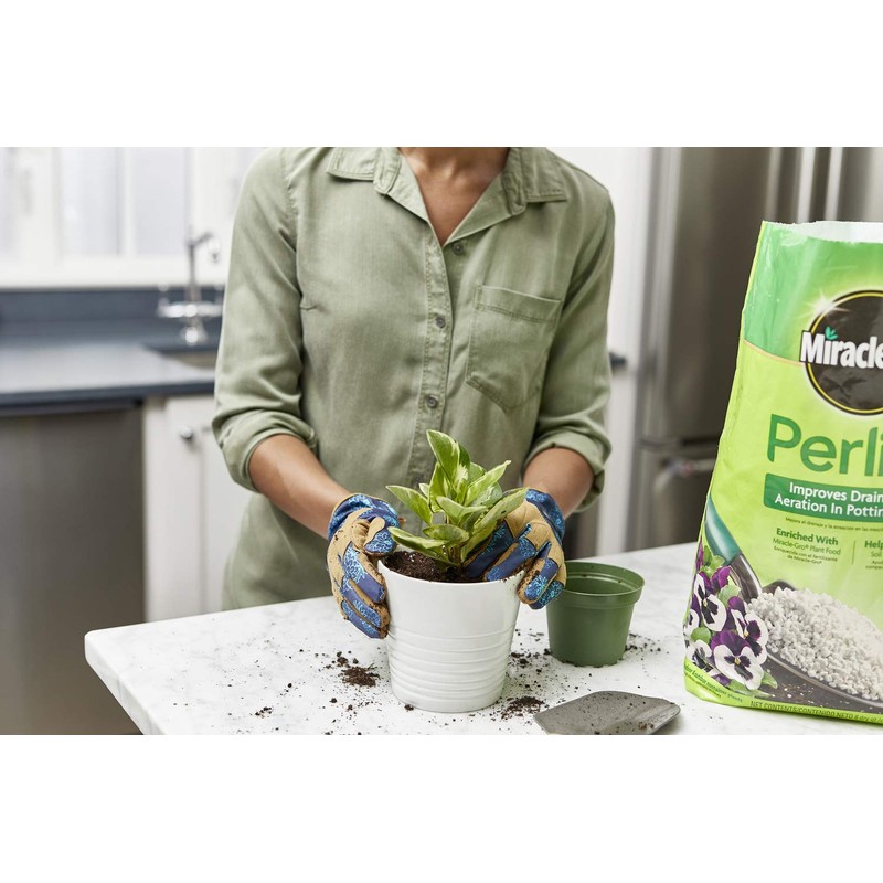 Miracle-Gro Perlite, Helps Improve Drainage and Aeration in Potting Mixes,