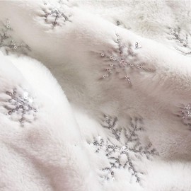 DegGod Plush Christmas Tree Skirts, 48 inches Luxury Snowy White Faux Fur Xmas Tree Base Cover Mat with Sequin Snowflakes for Xmas New Year Home Party Decorations (Silver, 48 inches)