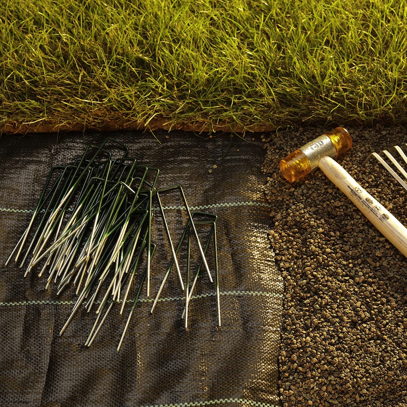 GardenMate 50 Artificial Grass Ground Anchors Half Green Hot-Dip Galvanised