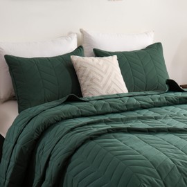 DOWNCOOL Dark Green Quilt King Size, 3Pcs Ultrasonic Process Leaf Texture Pattern King Quilt Bedding Set, Soft Lightweight Bedspread Coverlet, All Season King Size Quilt(106"x96"& 2 Pillow Shams