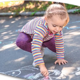 Malefix Adventure Street Painting Chalk Stencil Set - 3 Stencils, 18 Chalks in 9 Colours, 1 Chalk Holder - Perfect for Creative Artwork on the Yard & Walkways with Adventure Motifs and Stencil Aid