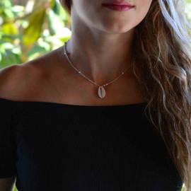 Cimenexe Bohemian Shell Pendant Necklace Cowrie Choker Necklace Chain Silver Station Chain Necklace Adjustable Shell Necklace Jewelry for Women and Girls Gifts