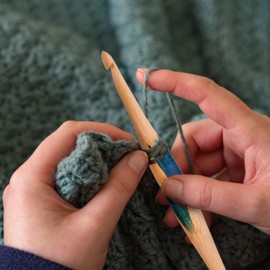 Ommi Ergonomic Handle Crochet Hooks | Handcrafted 17 cm Steam Beech Wood & Blue Resin Mix Crochet Hook | Knitting Needle, Craft Yarn Weave | Best Gift! (Steam Beech Wood & Blue Resin, 7 mm)