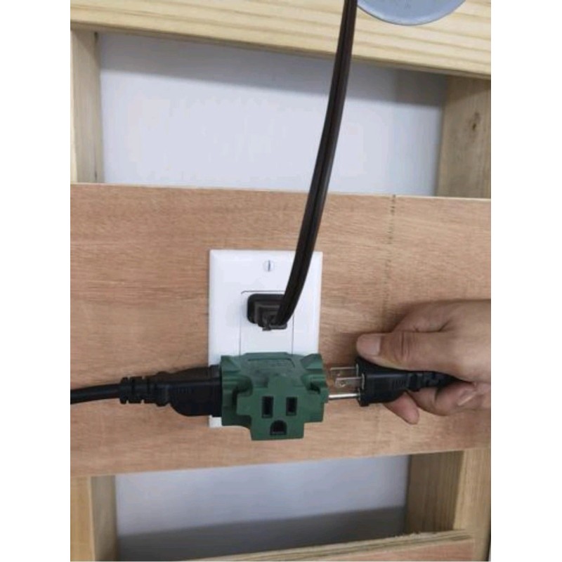 Smart Electrician 3-Way Splitter Adapter Green Three Prong Ground Tri-Tap