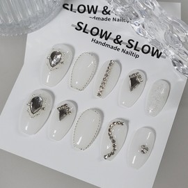 [Slow&Slow Nail Tips] White Crown Nail - Almond / [슬앤슬네일팁] 화이트크라운네일 - 아몬드