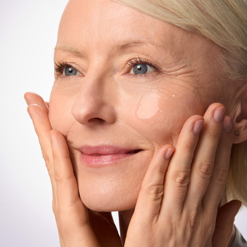 Collistar Unica Essenza Viso Uniformante con Microperle, Rende la Pelle