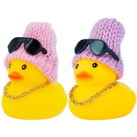 MuMyer Adornos de goma para coche, paquete de 2 adornos de pato para salpicadero de coche, accesorios de decoración con mini sombrero collar y anteojos de sol