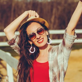 Derby Earrings Horseshoe Earrings for Women Derby Day Dangle Earrings Western Kentucky Derby Race Day Earrings Horse Racing Fan Jewelry Horse Racing Accessories