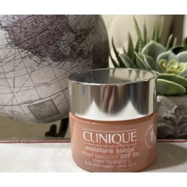 Clinique Moisture Surge Broad Spectrum SPF 28 Sheer Hydrator 1.7 Oz/50ml NEW D3