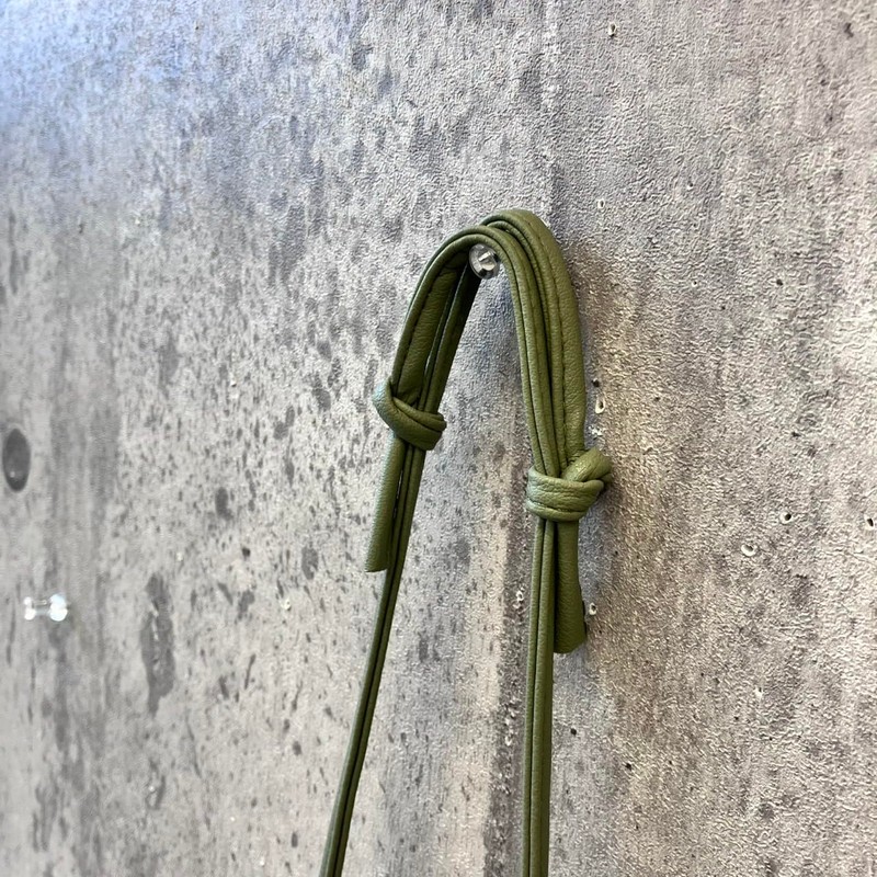 [mauve] シンプル巾着スマホショルダー（ブラック）