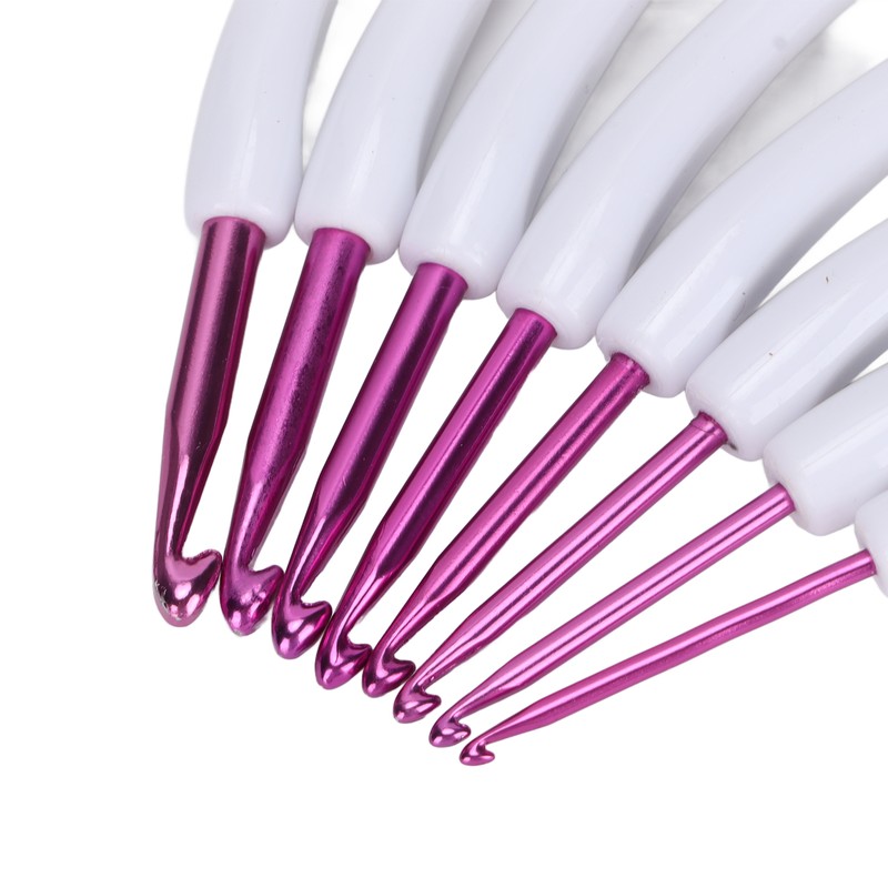 8pcs Crochet Hooks Curved Soft Handle Comfortable Portable Knitting Tool