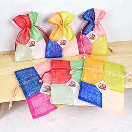 National Museum of Korea Goods Traditional Lotus Lucky Bag Korean Souvenir Foreigner Gift Good Luck Ornament I agree to third party provision for delivery / 국립중앙박물관 굿즈 전통 연꽃 복주머니 한국 기념품 외국인 선물 행운 장식 배송을 위한 제3자 제공에 동의합니다