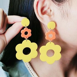 1 pair Acrylic Flower Earrings Daisy Flower Drop Dangle Earrings Resin Flowers Floral Earrings Retro 60s 70s Bohemian Earring for Women Girl