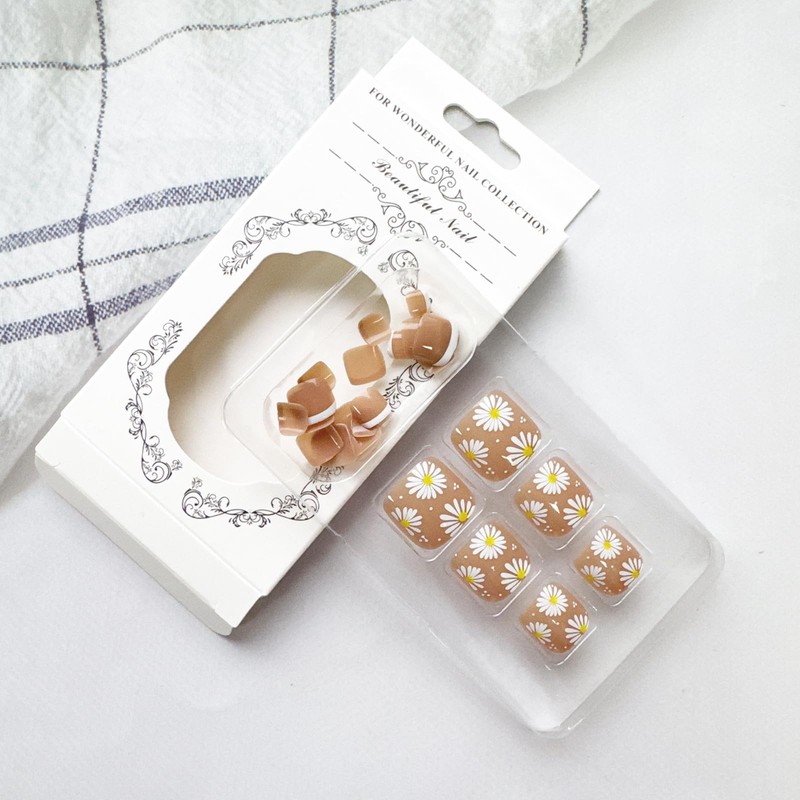 GlamRays Press-on Toenails Nude White False Toenails with Daisy Designs