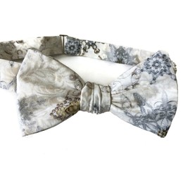 Holiday Bow Ties Mens Self-tie Bow Tie Champagne Silver Metallic Snowflakes, Adult (Adult)