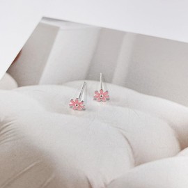 Cute Daisy Flower Small Stud Earrings for Women S925 Sterling Silver Pink Enamel Floral Tiny Cartilage Piercing Sleeper Studs Hypoallergenic Minimalist Jewelry for Her Niece Daughte (Pink)