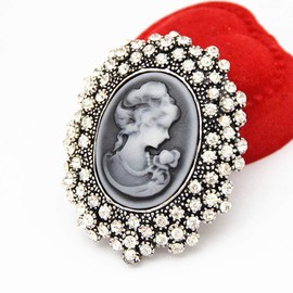 Wedding Party Queen Lady Vintage Victorian Design Cameo Bronze Brooch Pin