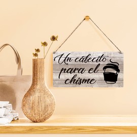 Funny Kitchen Signs Gift Farmhouse un Cafecito Para el Chisme Wooden Hanging Sign Rustic Wall Art Home Kitchen Decoration 12 x 6 Inches…
