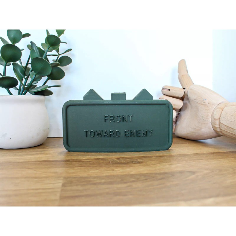 Claymore Art Desk Decoration