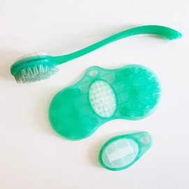 Body & Sole Spa Elite Gift Set | Includes Foot Scrubber, Foot Brush with Pumice Stone and a Liquid Soap Dispenser to Pamper Your Feet, Pack of 3 Foot Care Products (Green)