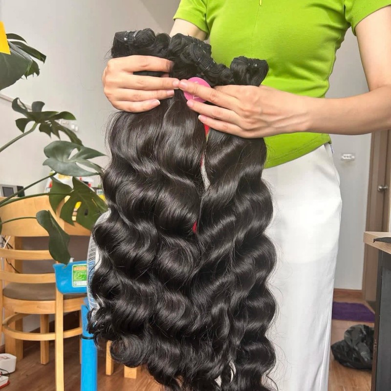 Unprocessed Cuticle Aligned Raw Vietnamese Wavy Human Hair Bundles for