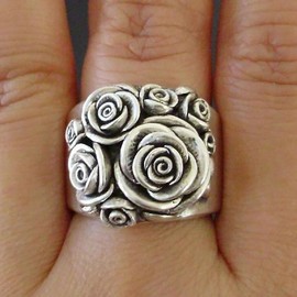 KOICCVQQ Fashion Trend Silver Rose Flower Ring for Woman Exquisite Shiny Charming Temperament Style Boho Faux Novel Design Gothic Rebellious Sadness Totem Amulet Ring Gift Engagement Size 10