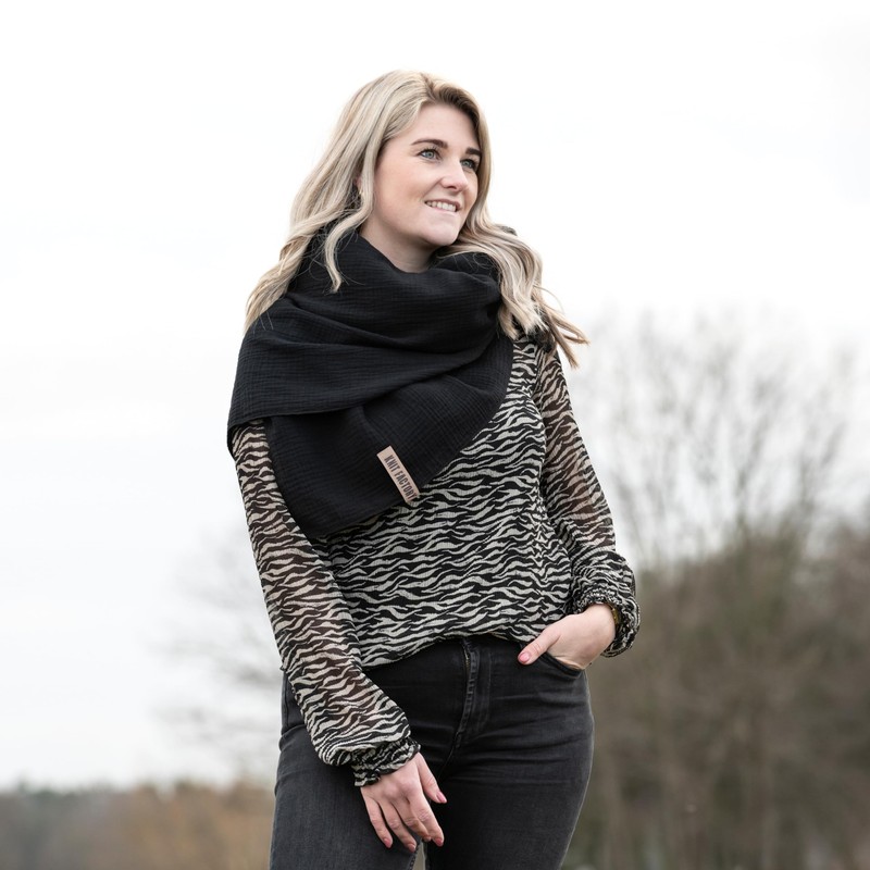Knit Factory - Liv Triangle Shawl - jeans colour