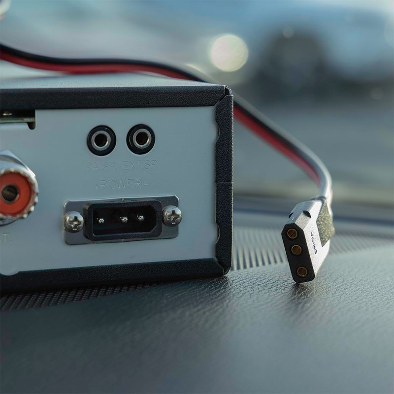 RoadPro RPPS-220 Platinum Series 12V 3-Pin Plug Fused Replacement CB