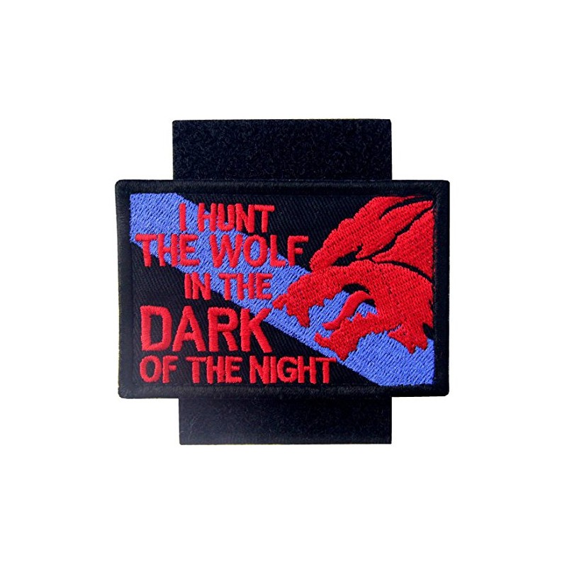 Parche táctico con texto en inglés "I Hunt The Wolf"
