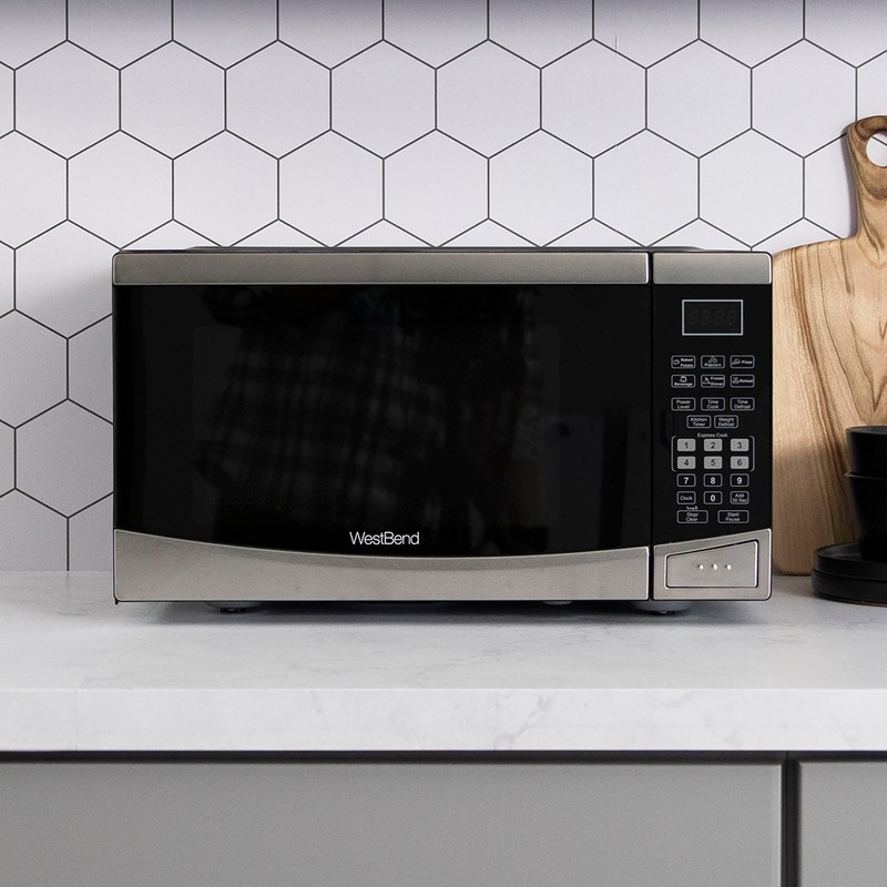 West Bend WBMW92S Microwave Oven 900-Watts Compact with 10 Power