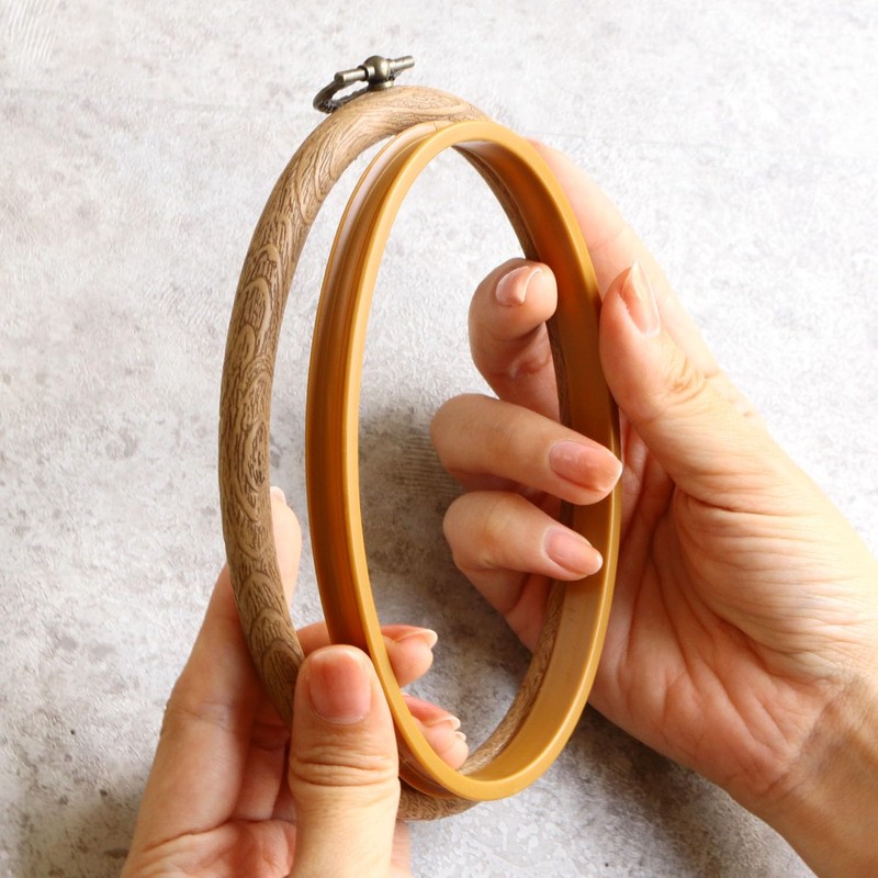 Nippon Chuko Wooden Style Petite Frame, Round Size, Outer Diameter