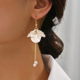 Seashell Pearl Earrings for Women Gold Shell Earring Elegant Accessories for Women, Ideal for Everyday & Special Occasions