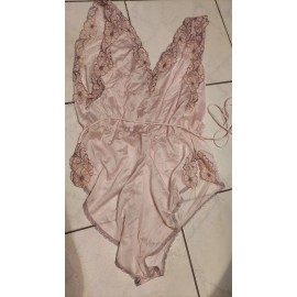 Vanity Fair NWT Vintage Teddie Vanity Fair Sz M or L Snap Underneath Tie Belt Lace Trim