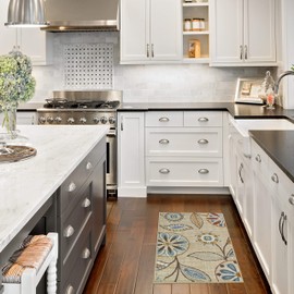 Maples Rugs Reggie - Alfombra de Cocina Floral Antideslizante Lavable [Fabricada en Estados Unidos], Color Beige, 1 pies 8 x 2 pies 10 Pulgadas