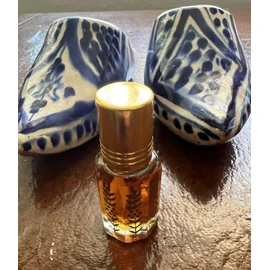 Pure SANDALWOOD AMBER ARABIAN OUDH PURE OIL AND VERY THICK PARFUM STRONG SMELL