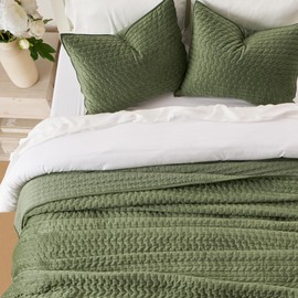 EVERGRACE Luxury Velvet Quilt Set King Size 3 Piece, Soft Oversized Cross-Stitch Velvet Comforter Set with Pillow Shams, Lightweight Velvet Coverlet Bedspread Bedding Set for All Seasons, Loden Green