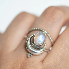 QUSIIOSLK 925 Silver Plated Vintage Moonlight Gemstone Moon Ring Boho Twisted Rope Crescent Band Natural Moonstone Birthstone Solitaire Ring for Women Jewelry Gift Size 6-10 10