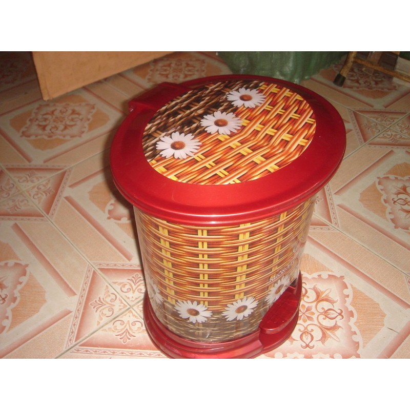 Decorative 10 L Oval Plastic Step Trash Can 13" Tall,